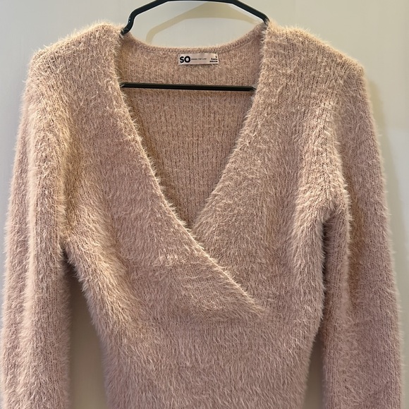 Light pink fuzzy crop top sweater - Picture 2 of 4